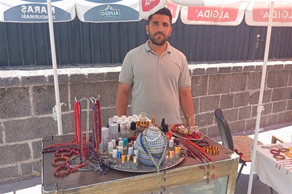 Diyarbakır’da esans ustası Ömer Yağız: Mesleğin son temsilcilerindeniz