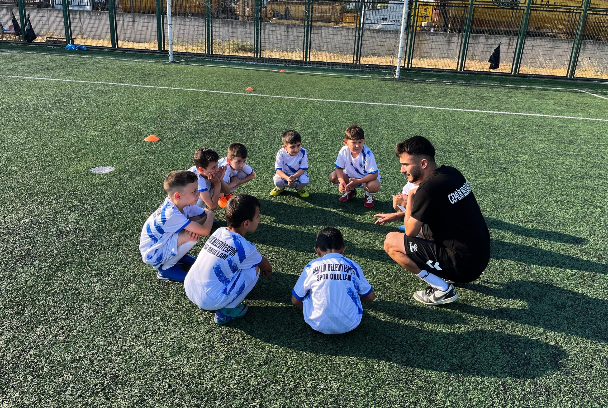 Gemlik Belediyesi’nin Yaz Spor Okulları sürüyor