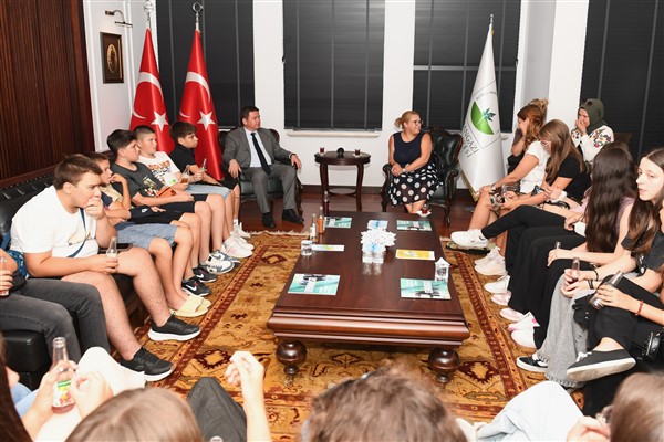 Bosnalı öğrencilerden Başkan Aydın’a ziyaret