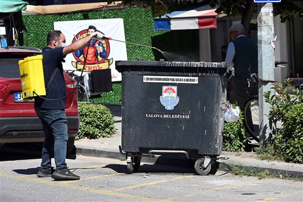 Yalova Belediyesi’nden çöp konteynerlerine dezenfeksiyon çalışması