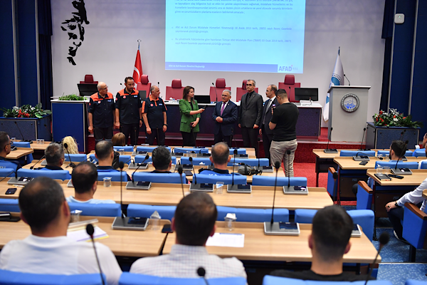 Kayseri’de belediye personeline enkazda arama kurtarma eğitimi verildi