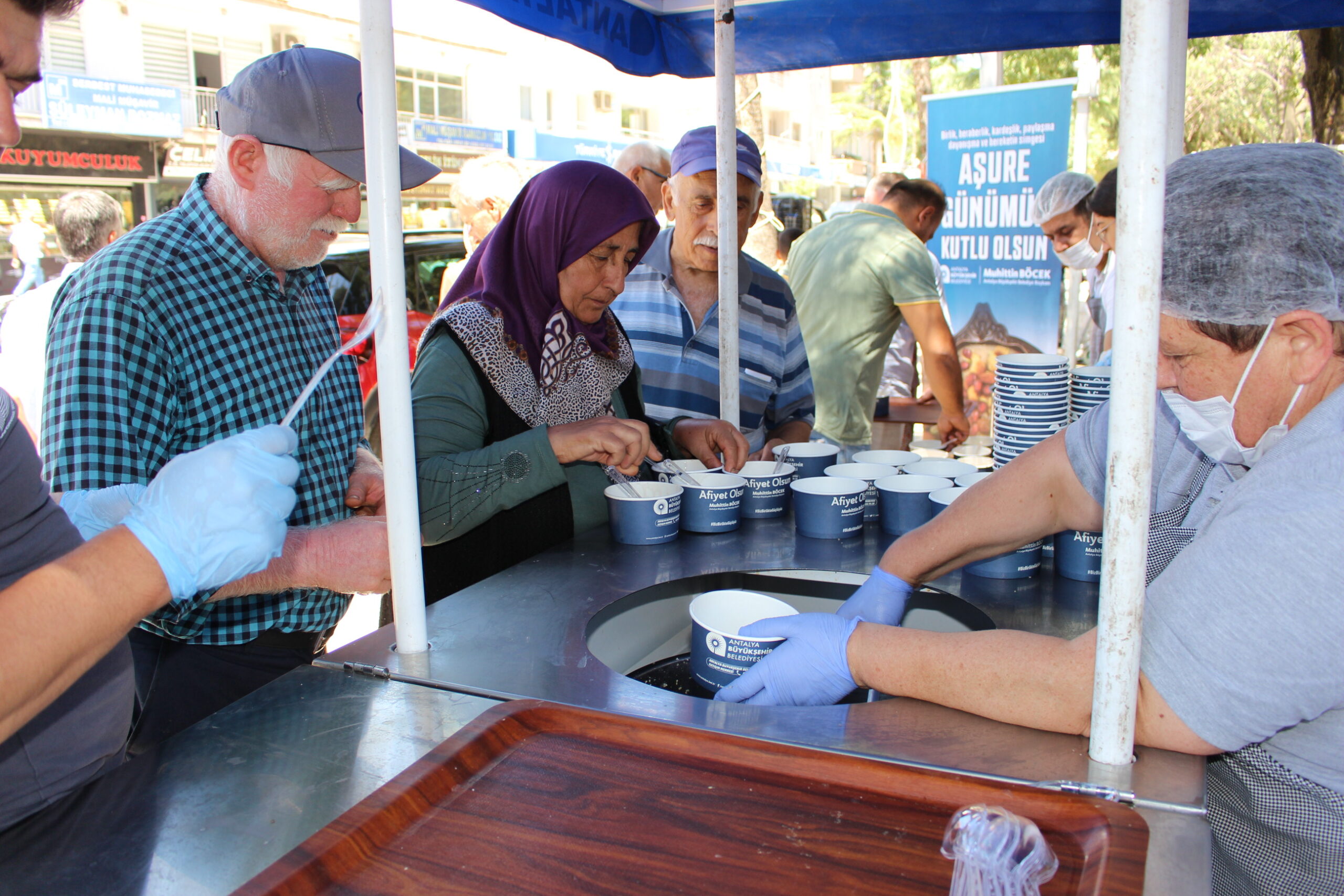 Antalya Büyükşehir Belediyesi’nden Muharrem Ayı boyunca aşure ikramı