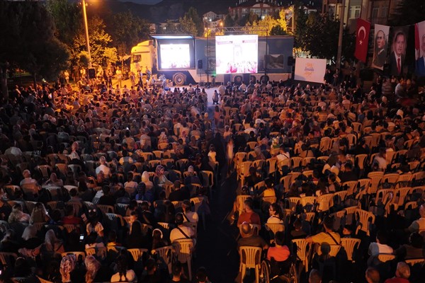 Davraz Mahallesi’nde açık havada sinema keyfi yaşandı