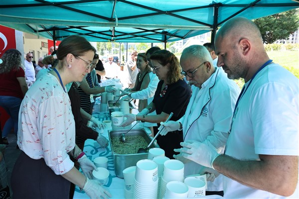 Nilüfer Belediyesi’nden şehit ve gazi yakınlarına aşure ikramı