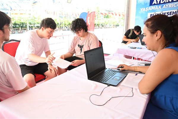 Çerçioğlu: Gençlerimizin yanlarında olmaya devam edeceğiz