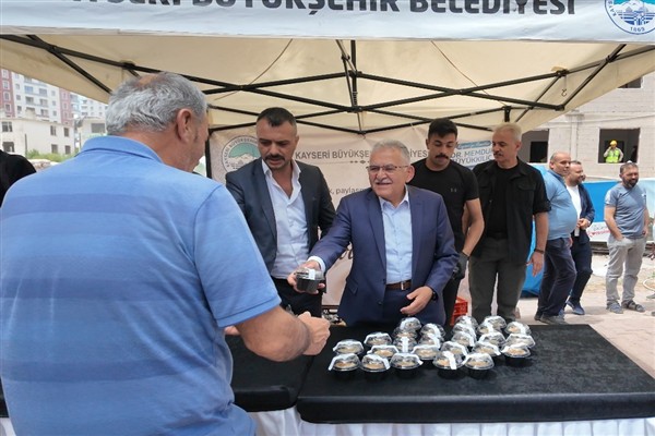 Kayseri Büyükşehir Belediyesi’nden Kayserililere 5 bin kişilik aşure ikramı