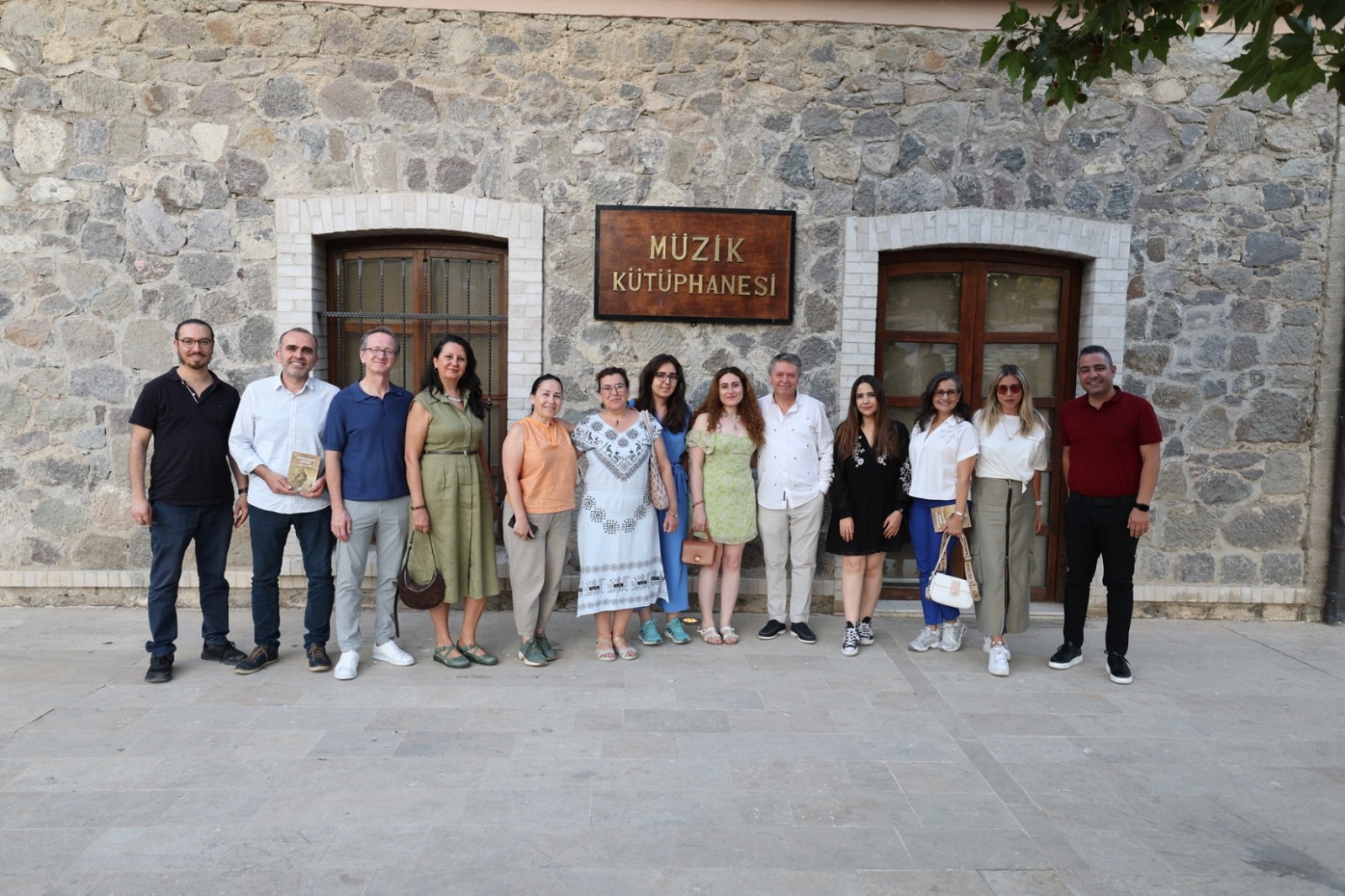 Yazarlık atölyesi “Anlatılmayan Öyküler” kitabıyla ilk eğitimini tamamladı