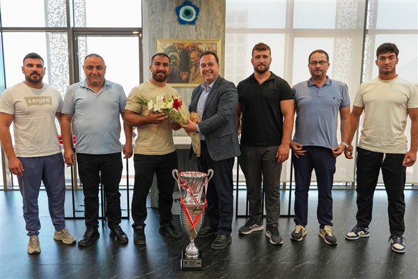 Kırkpınar finalisti Aktürk’ten Başkan Dutlulu’ya ziyaret