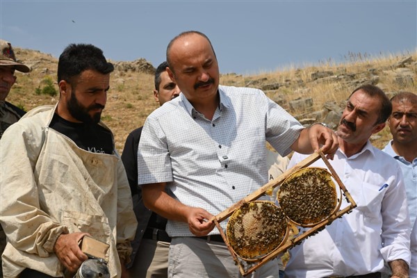 Batman’da sezonun ilk bal sağımı