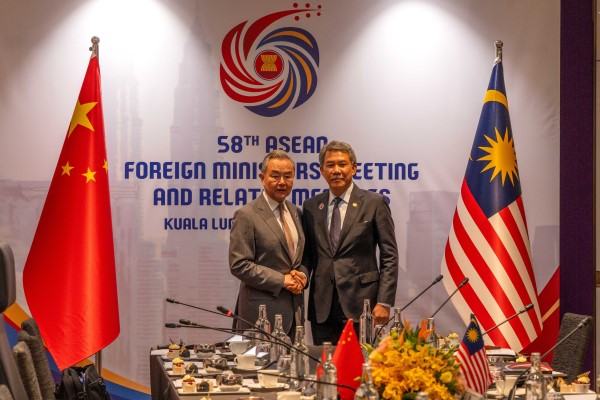 Wang Yi, Malezyalı mevkidaşıyla görüştü