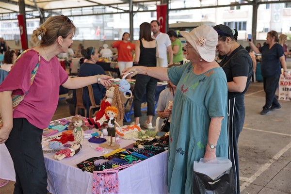 El Emeği Pazarı, Konaklı kadınlara gelir kapısı oldu