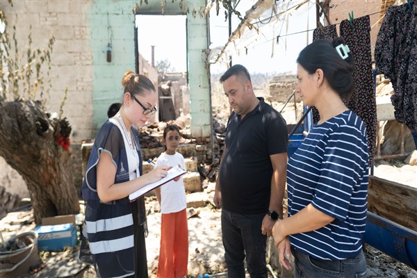 İzmir Büyükşehir Belediyesi ekipleri, afet bölgelerinde inceleme yapıyor