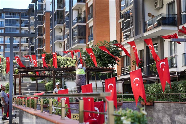 Bahçelievler, Türk bayraklarıyla donatıldı