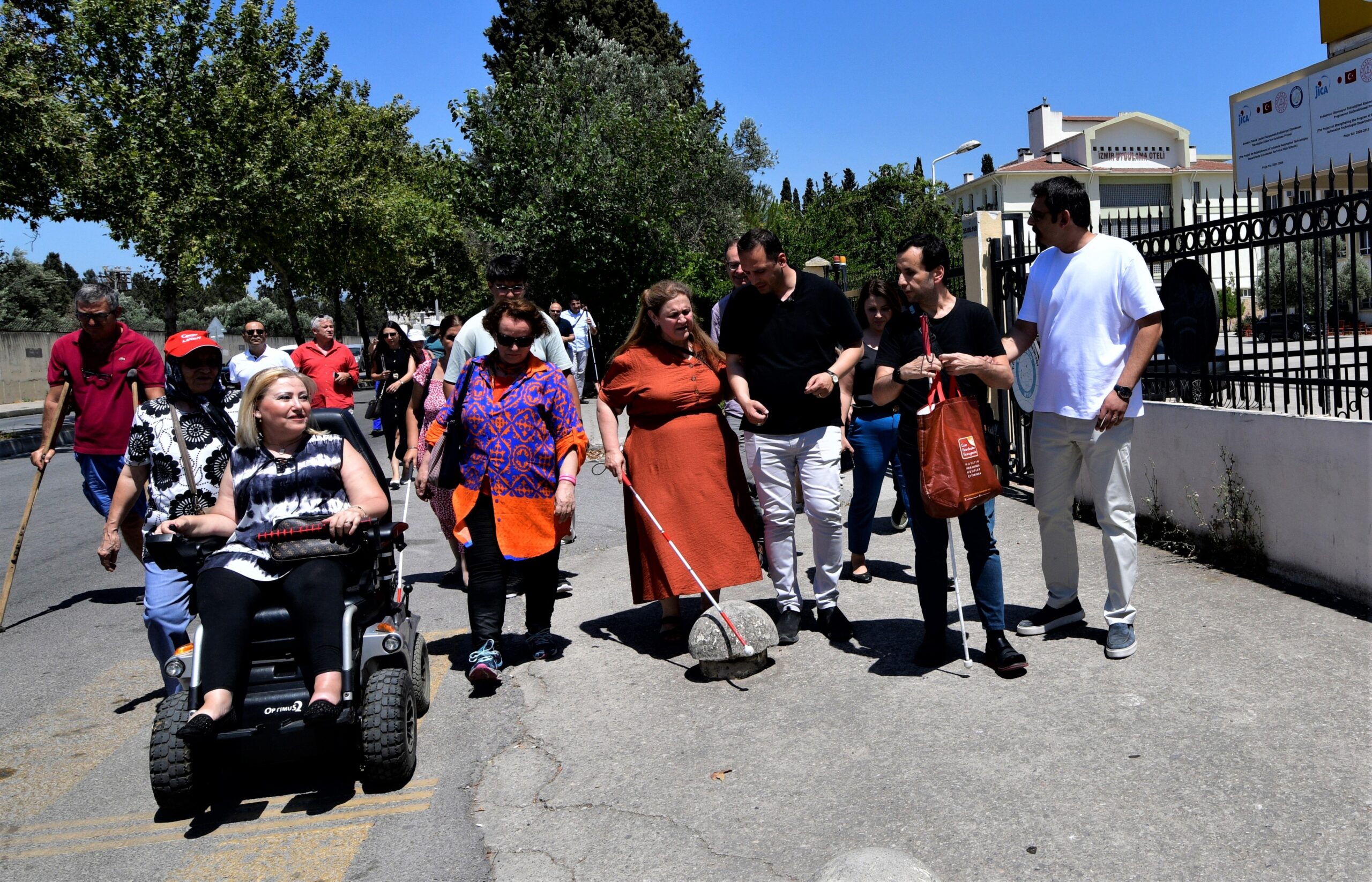 Başkan Eşki, engelli bireylerle birlikte sorunları yerinde gördü