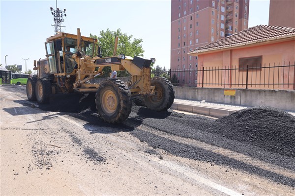 Çayırova Belediyesi Fen İşleri Müdürlüğüne bağlı ekipler, çalışmalarına devam ediyor
