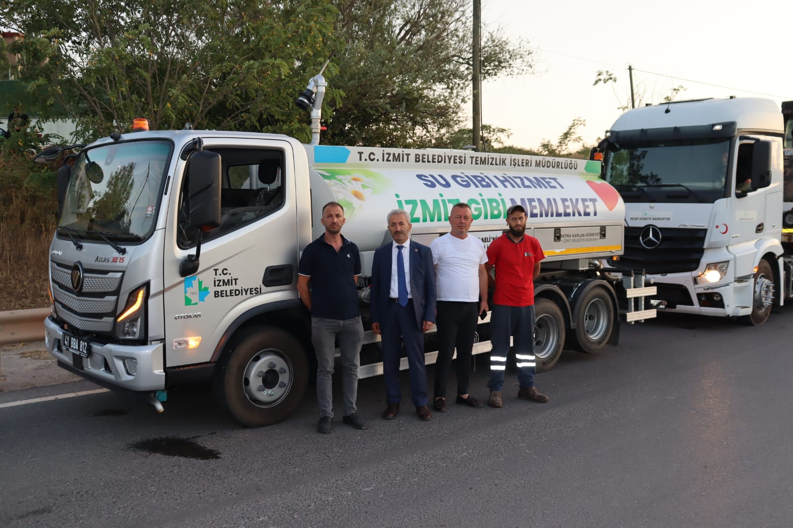 İzmit Belediyesinden Karamürsel yangınına destek