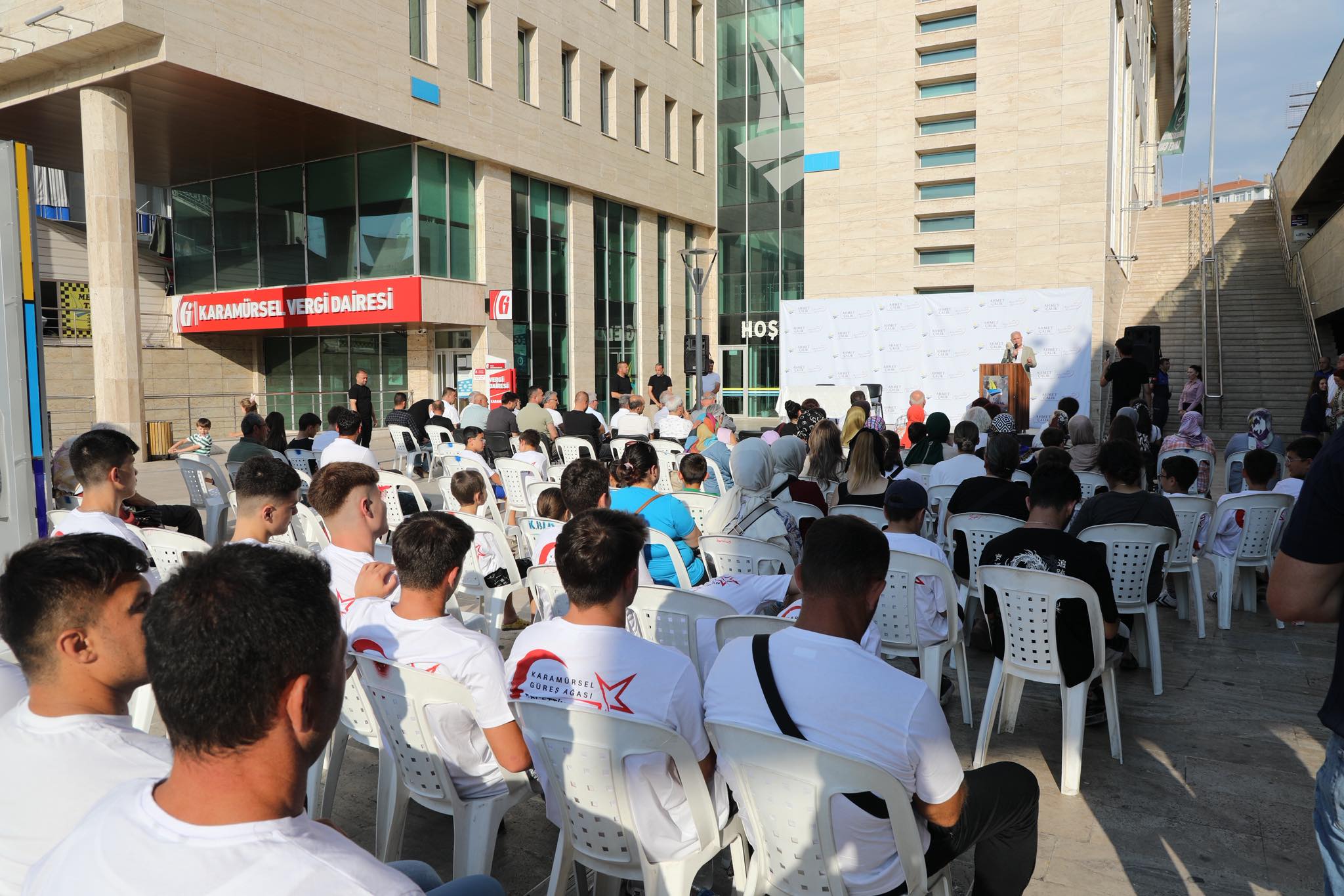 Karamürsel Belediyesi, 664. Tarihi Kırkpınar Yağlı Güreşleri’ne sporcularını uğurladı