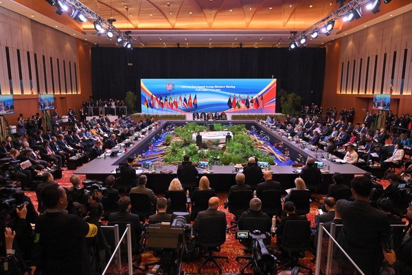 Bakan Wang Yi, Çin’in Güney Çin Denizi Tahkim Davası hakkındaki tutumunu yineledi