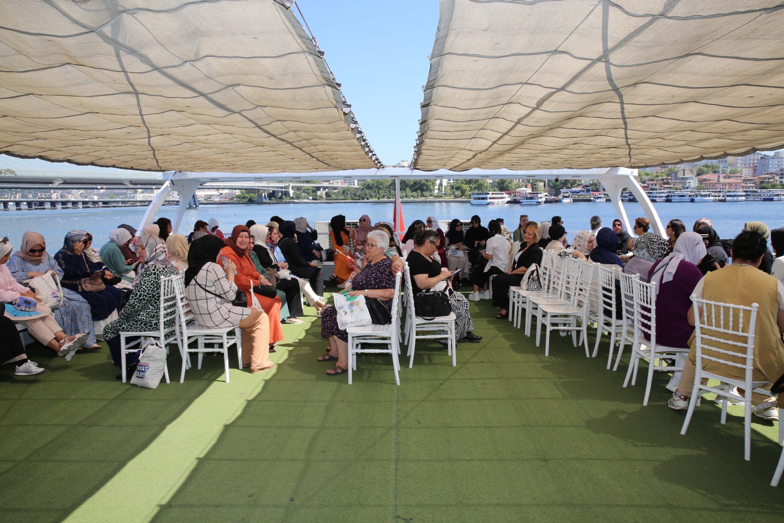 Küçükçekmece Belediyesi’nden kadınlara özel boğaz turu