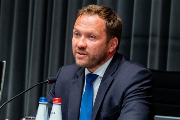 Tsahkna, Rusya’ya daha sert yaptırımlar uygulanması gerektiğini belirtti