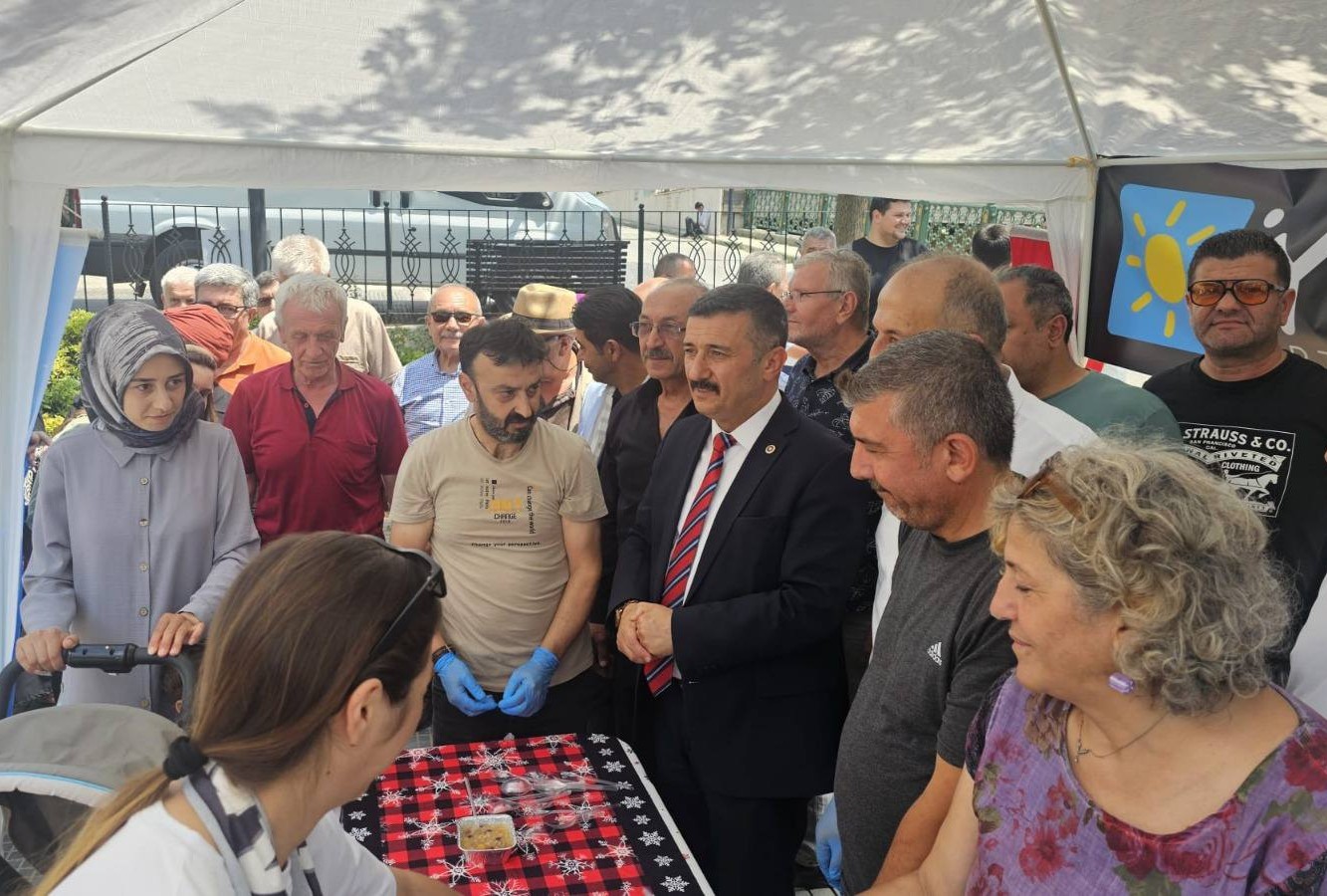 İYİ Parti Yıldırım İlçe Başkanlığından aşure ikramı