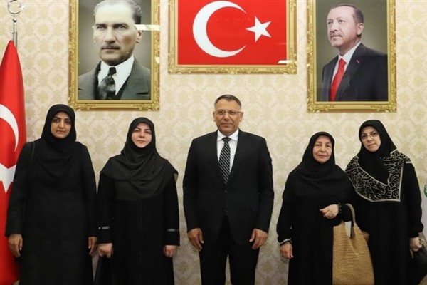 Zehra Ana Yardımlaşma ve Dayanışma Derneği’nden Rektör Gürel’e hayırlı olsun ziyareti