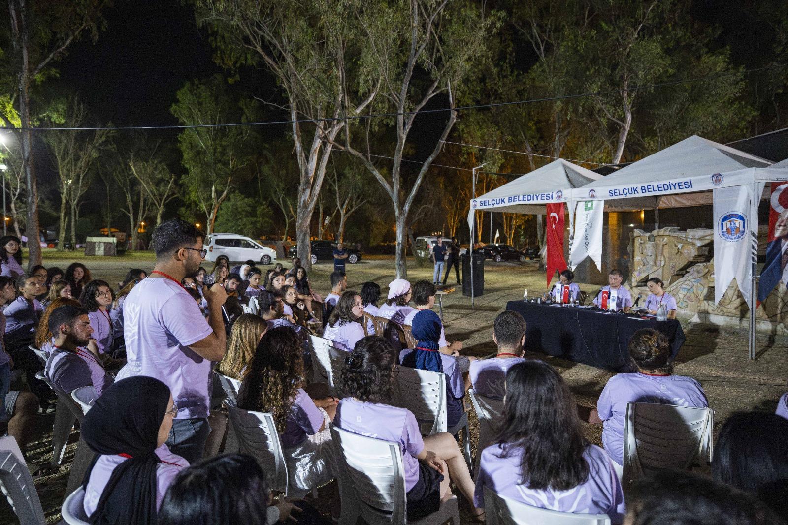 Başkan Tugay: Belediyeler kuru siyaset yapılan yerler değil