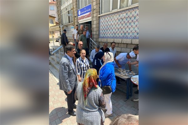 Başkan Kahveci, aşure dağıtım programına katıldı