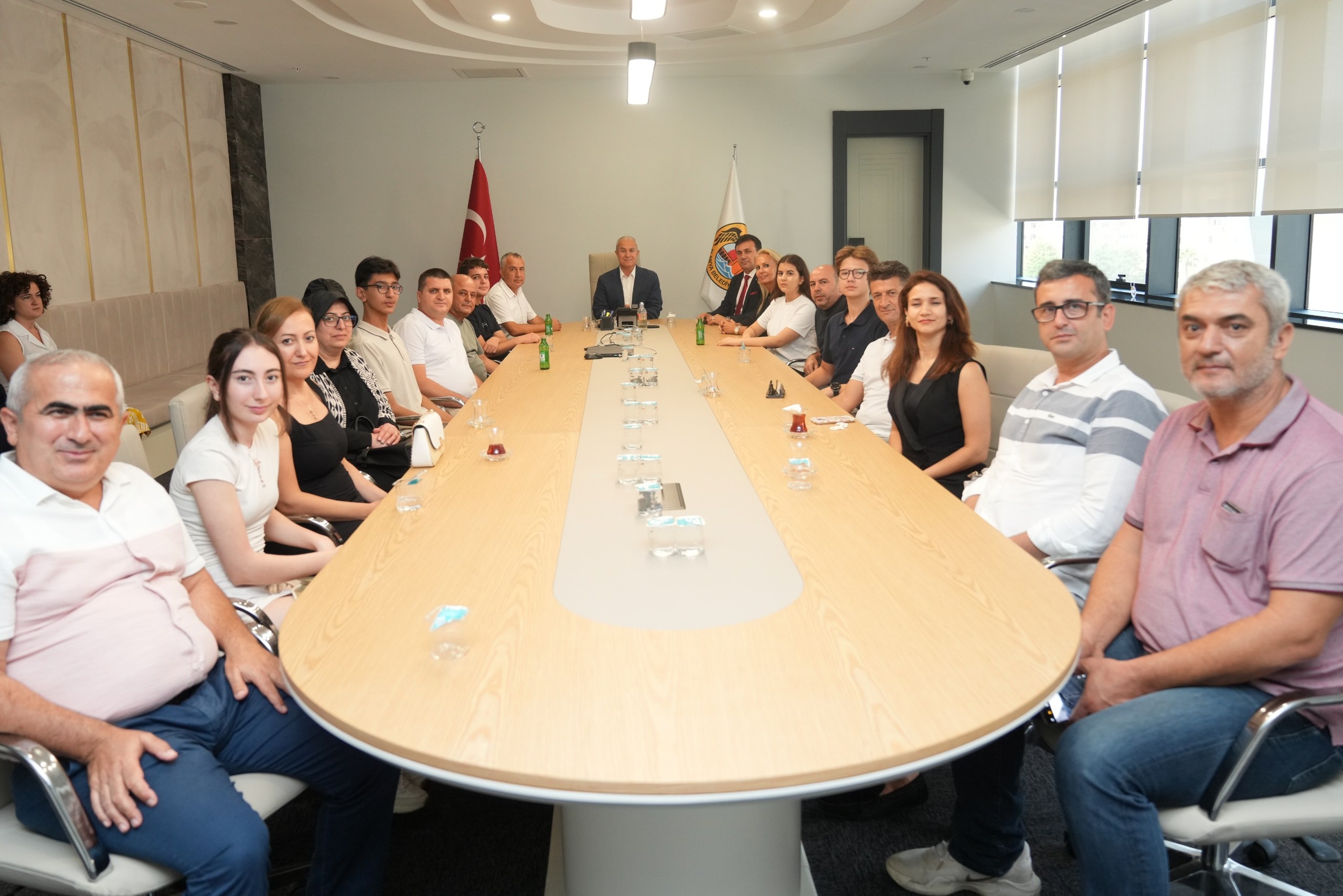 LGS’den tam puan alan 5 öğrenciden Başkan Özçelik’e ziyaret