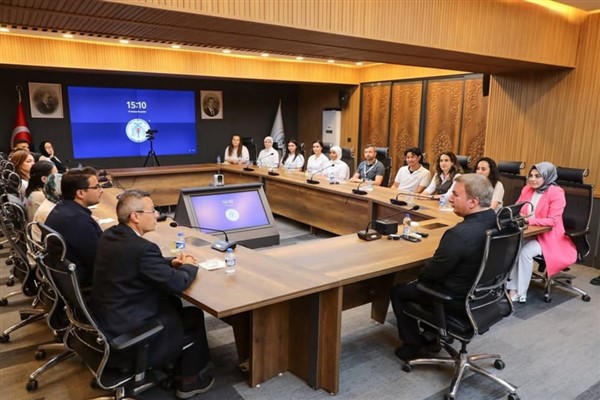 Erzincan Valisi Aydoğdu, 12 ülkeden gelen öğrencileri ağırladı