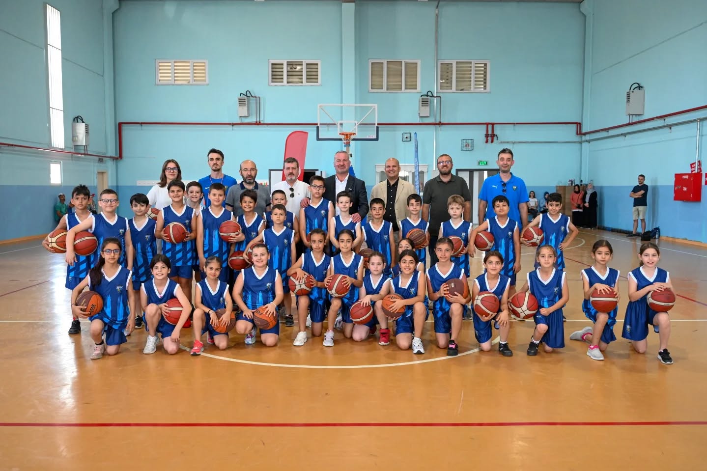 Karacabey Belediyesi’nin yaz spor okulu başladı