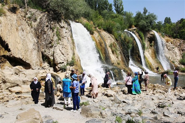 Van Büyükşehir’den yaşlılara moral gezisi