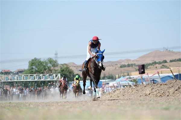 Çorum’da at yarışları düzenlendi