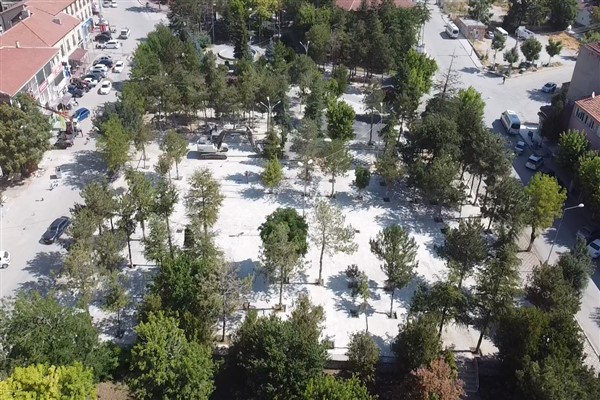 Eskişehir Büyükşehir, Cumhuriyet Meydanı’nı yeniliyor