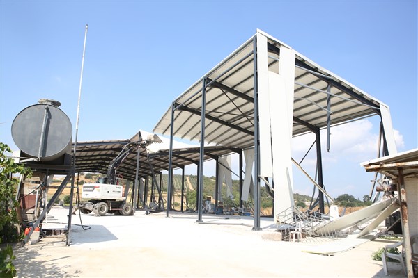 Yolçatı Mahallesi’nde kaçak iş yeri yıkıldı