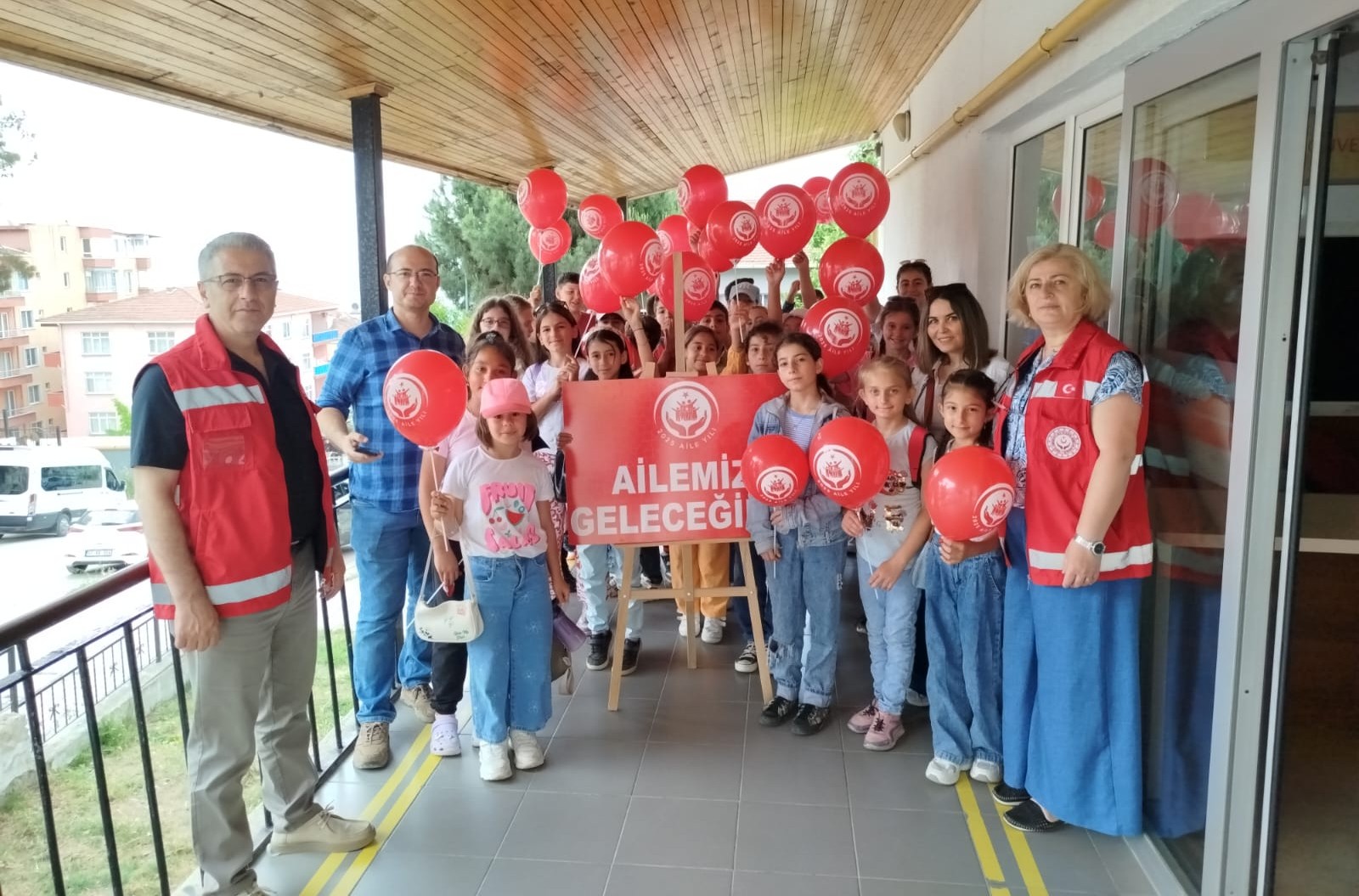 Öğrencilerden Sosyal Hizmet Merkezlerine ziyaret