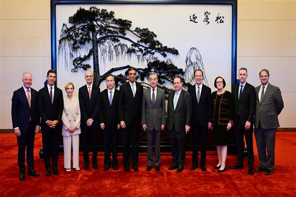 Dışişleri Bakanı Wang, ABD-Çin İş Konseyi heyetiyle bir araya geldi