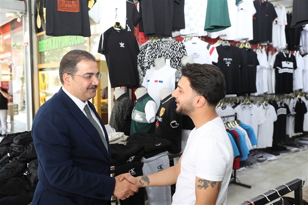 Başkan Canpolat, Açıksu Caddesi’nde esnaf ve vatandaşlarla buluştu