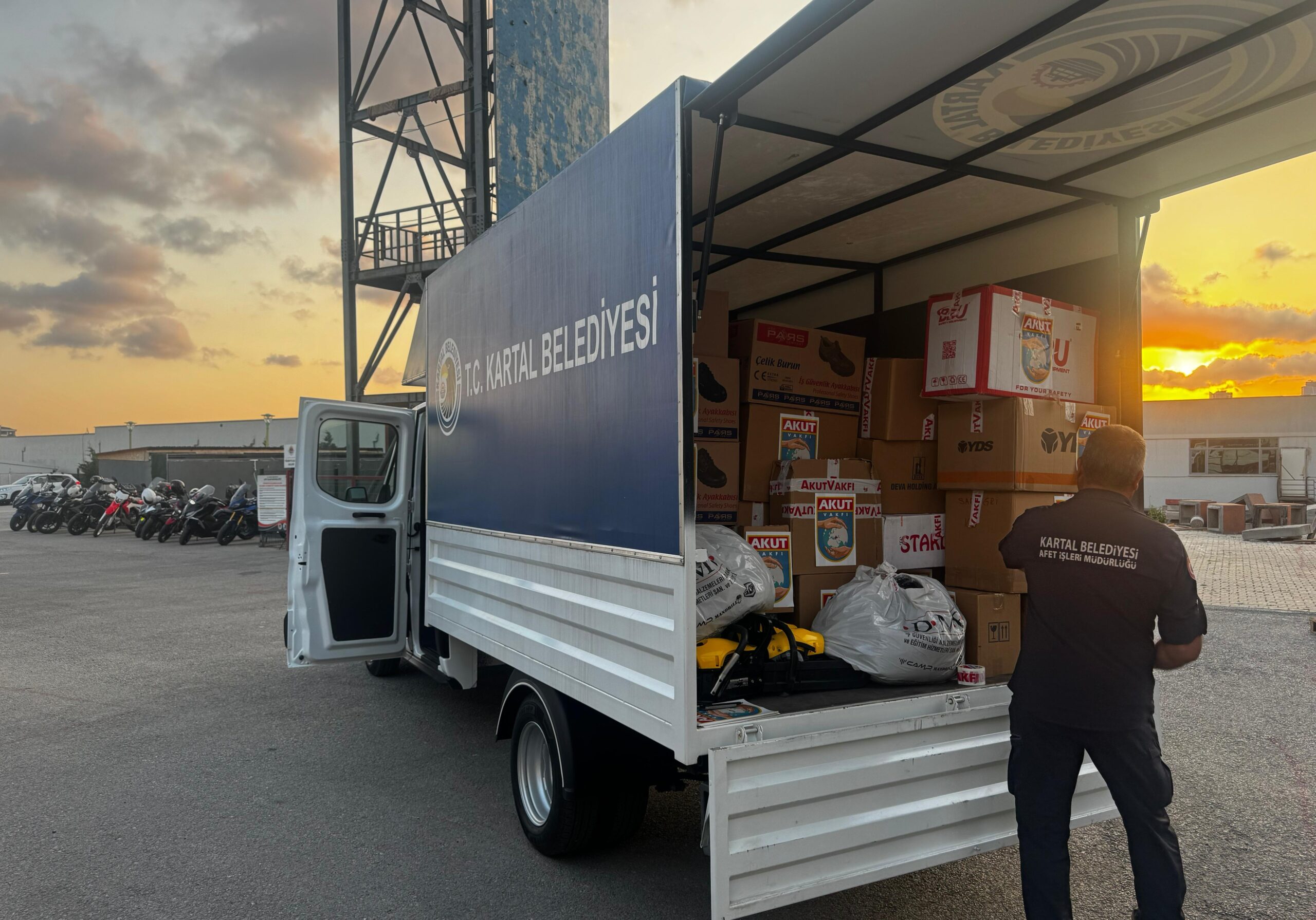 Kartal Belediyesi’nden Seferihisar’daki orman yangınına destek