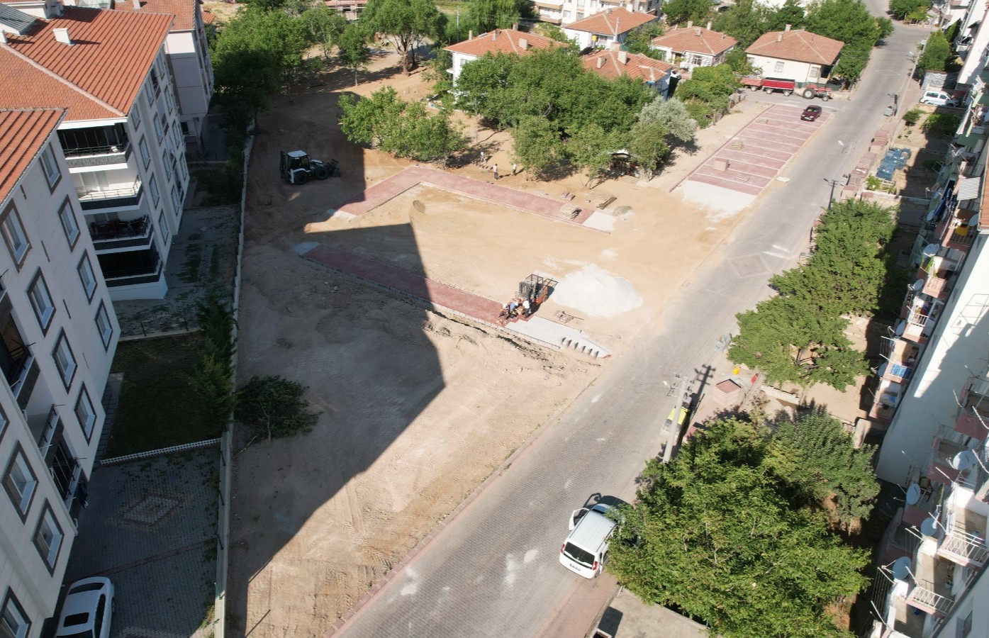 Kırşehir Belediyesi’nin yeşil alan çalışmaları sürüyor