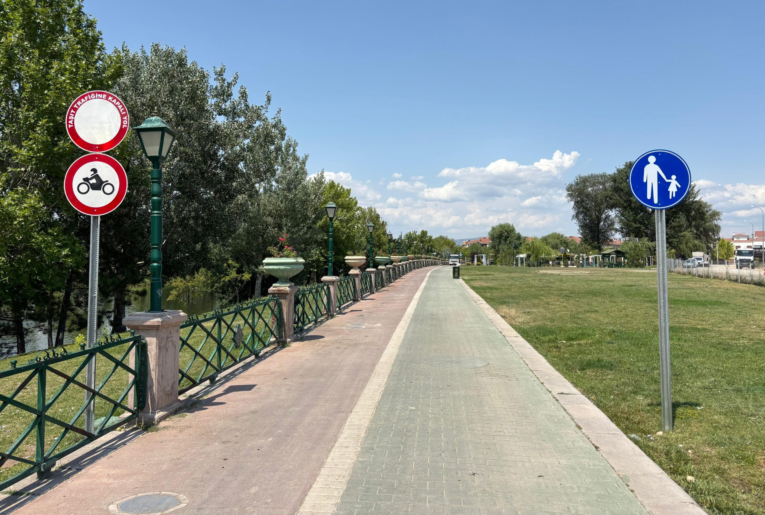 Eskişehir Büyükşehir Belediyesi’nden caddelerde yenileme çalışması