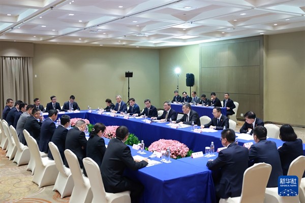 Başbakan Li, Brezilya’daki Çinli işletmelerin yetkilileriyle bir araya geldi