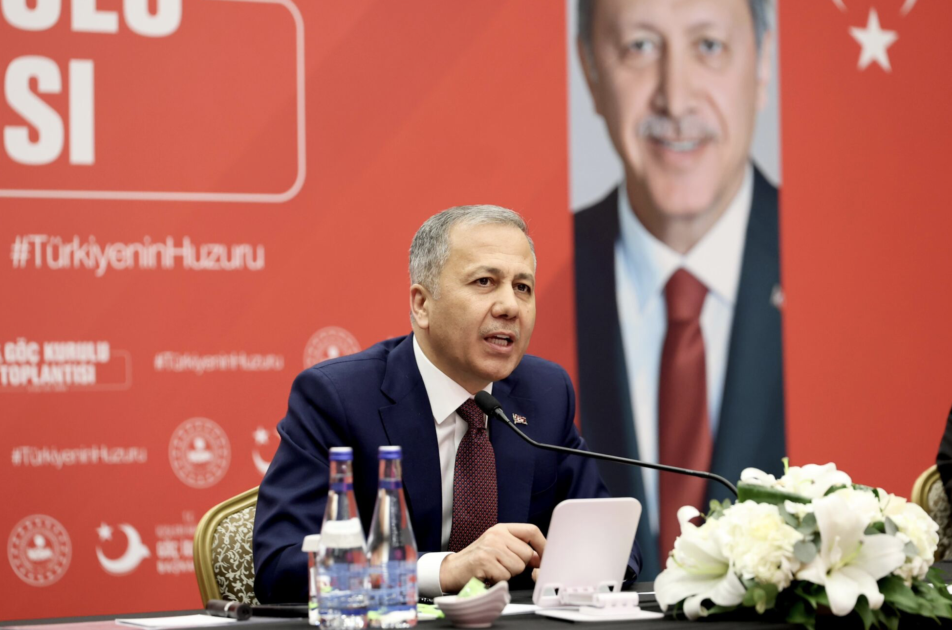 Yerlikaya:  FETÖ’ye yönelik operasyonlarda 64 ilde 306 şüpheli yakalandı