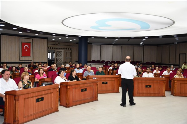 Balıkesir’de belediye personeline akıllı şehir stratejisi anlatıldı