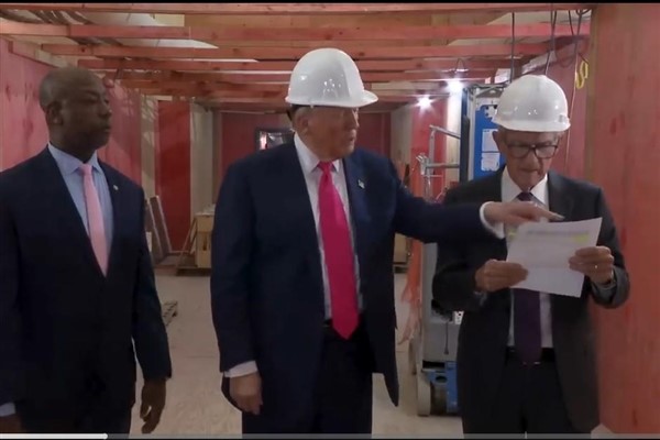 Trump, Federal Rezerv’e yaptığı nadir ziyarette Jerome Powell ile tartıştı