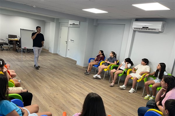 İzmir Çocuk Meclisi’nde ‘Akran Zorbalığı Eğitimi’