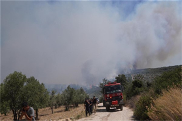 İzmir İtfaiyesi, Ildır Mahallesi’nde meydana gelen yangın için teyakkuza geçti