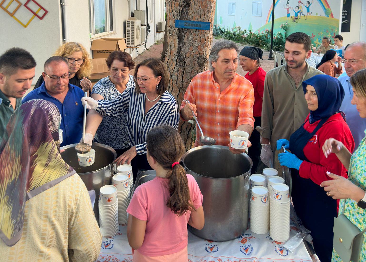 Muratpaşa’da aşure ikramı yapıldı