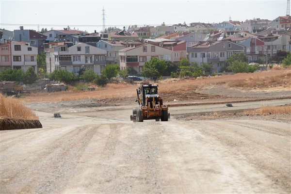 Başkan Sarıkurt, Zafer Mahallesi’ndeki yol çalışmalarını inceledi