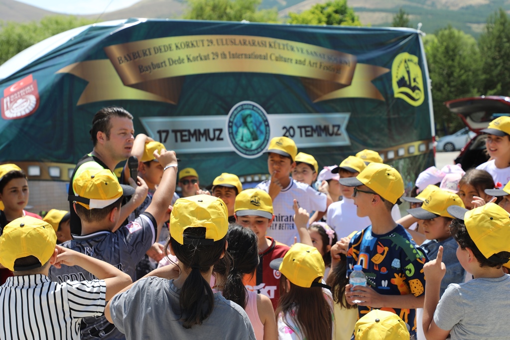 Bayburt Dede Korkut Uluslararası Kültür ve Sanat Şölenlerinin finali yapıldı